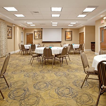 Holiday Inn Express Pembroke By Ihg Екстер'єр фото