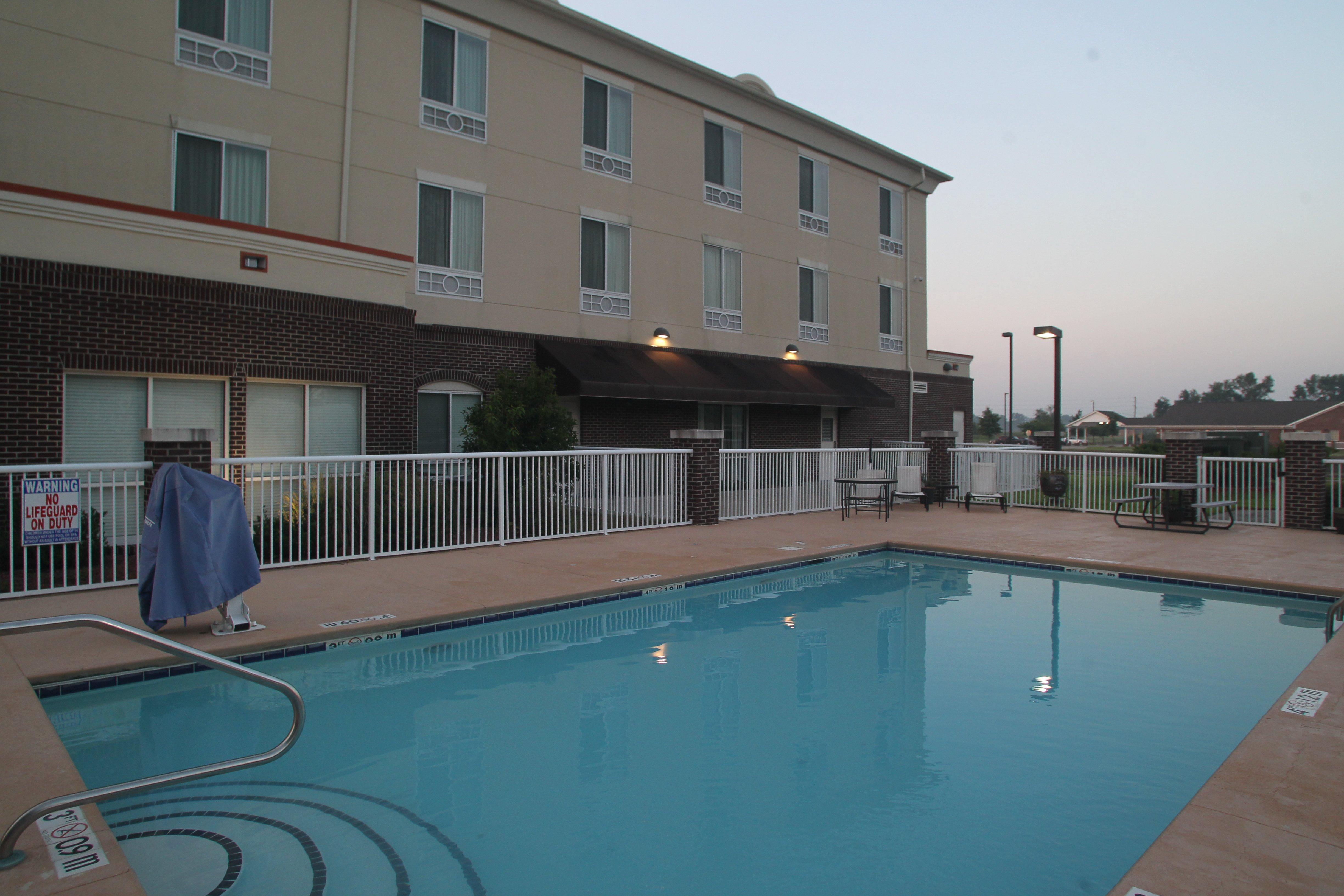 Holiday Inn Express Pembroke By Ihg Екстер'єр фото