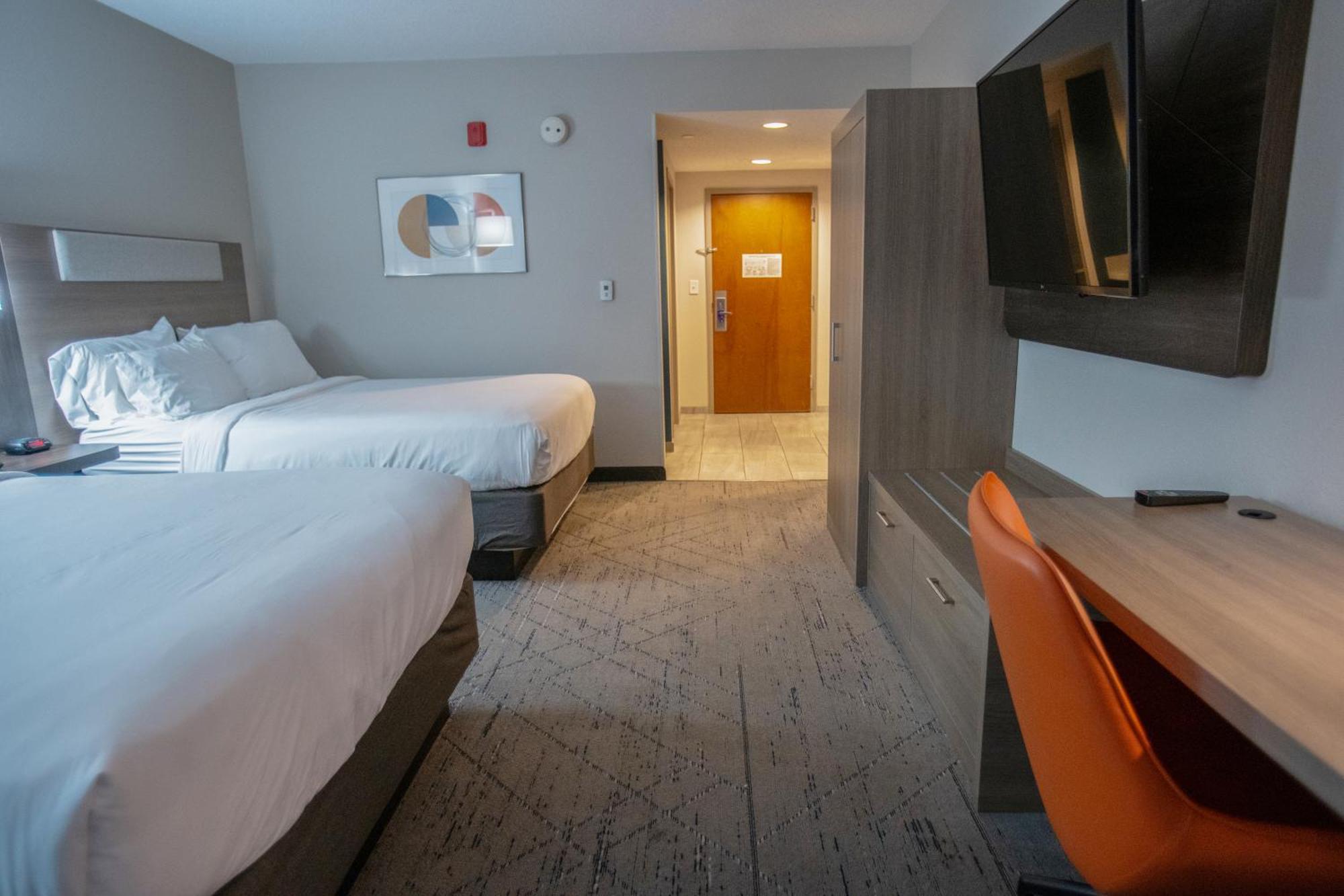 Holiday Inn Express Pembroke By Ihg Екстер'єр фото