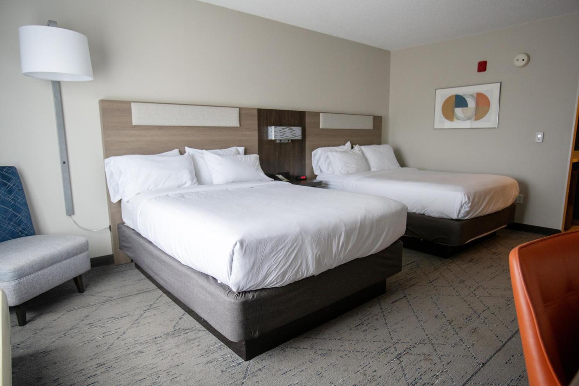 Holiday Inn Express Pembroke By Ihg Екстер'єр фото