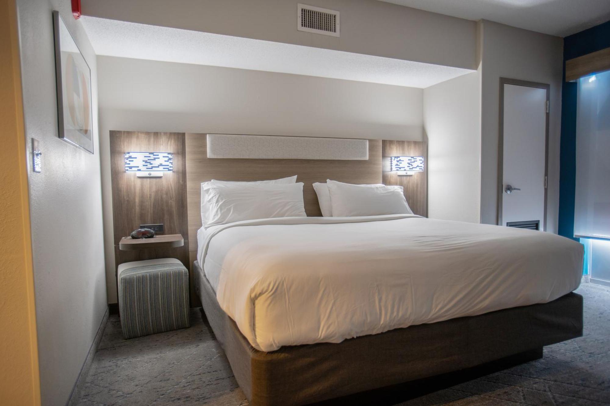 Holiday Inn Express Pembroke By Ihg Екстер'єр фото