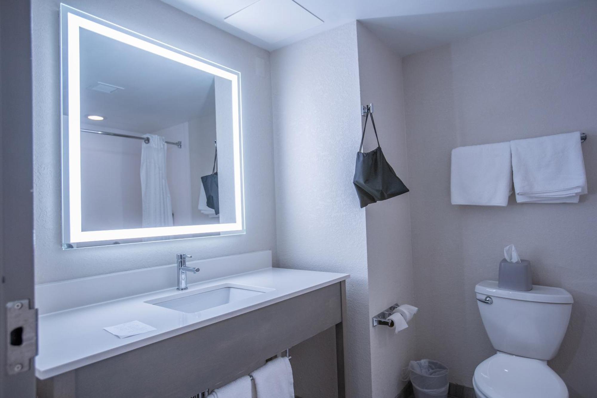 Holiday Inn Express Pembroke By Ihg Екстер'єр фото