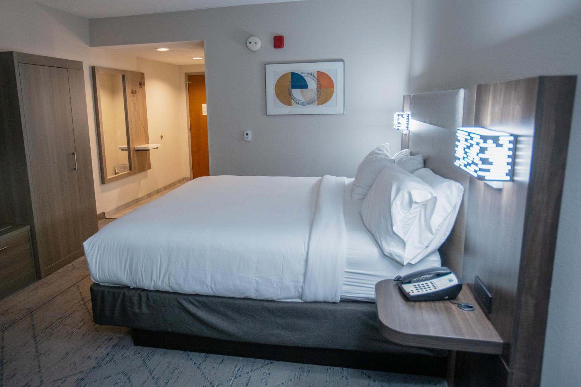 Holiday Inn Express Pembroke By Ihg Екстер'єр фото