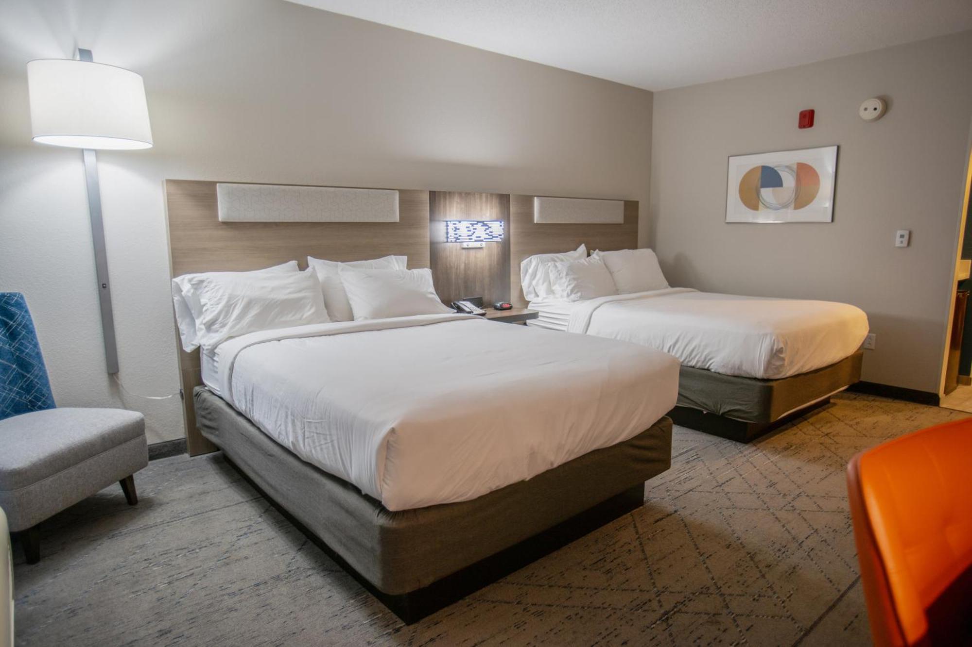 Holiday Inn Express Pembroke By Ihg Екстер'єр фото