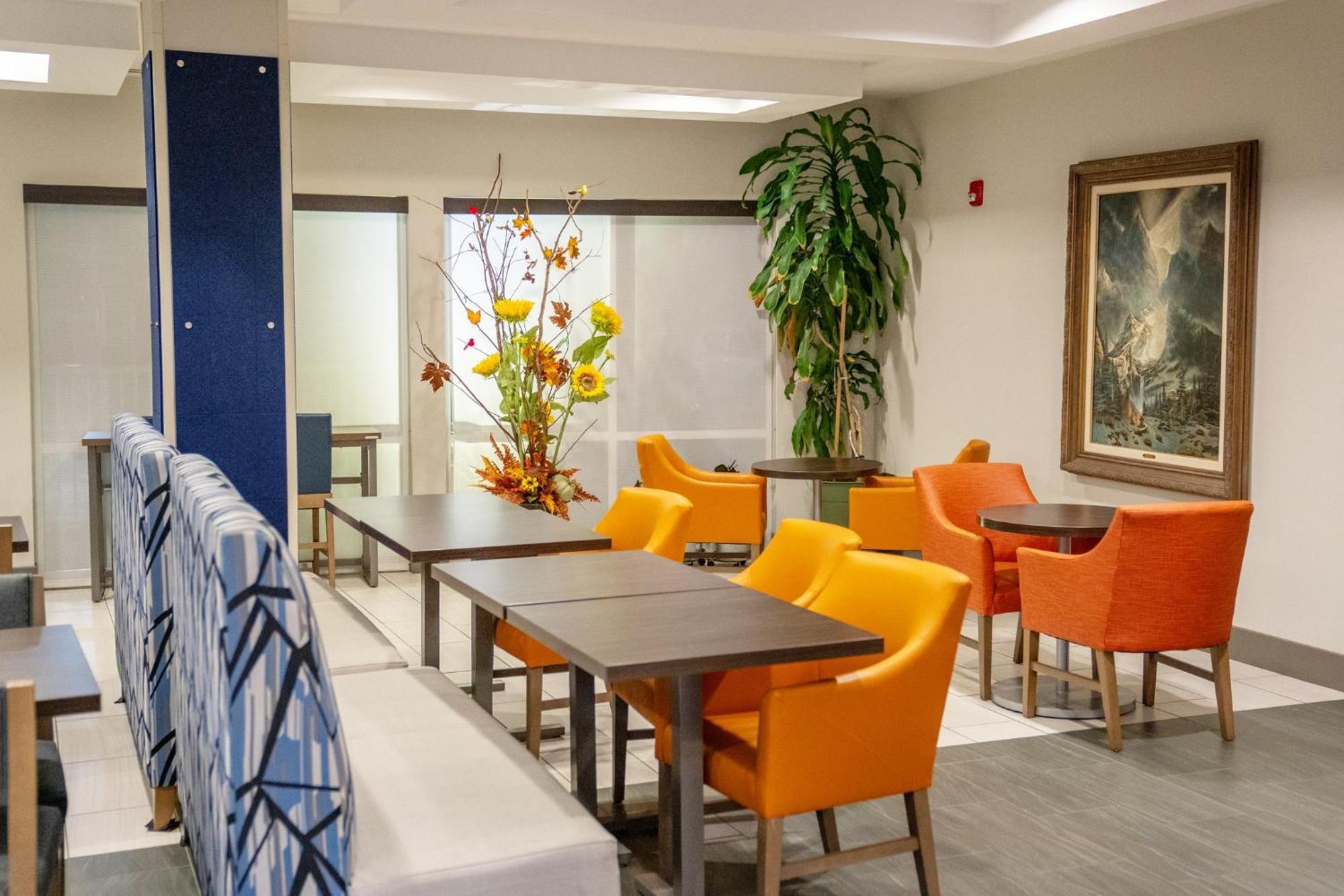 Holiday Inn Express Pembroke By Ihg Екстер'єр фото