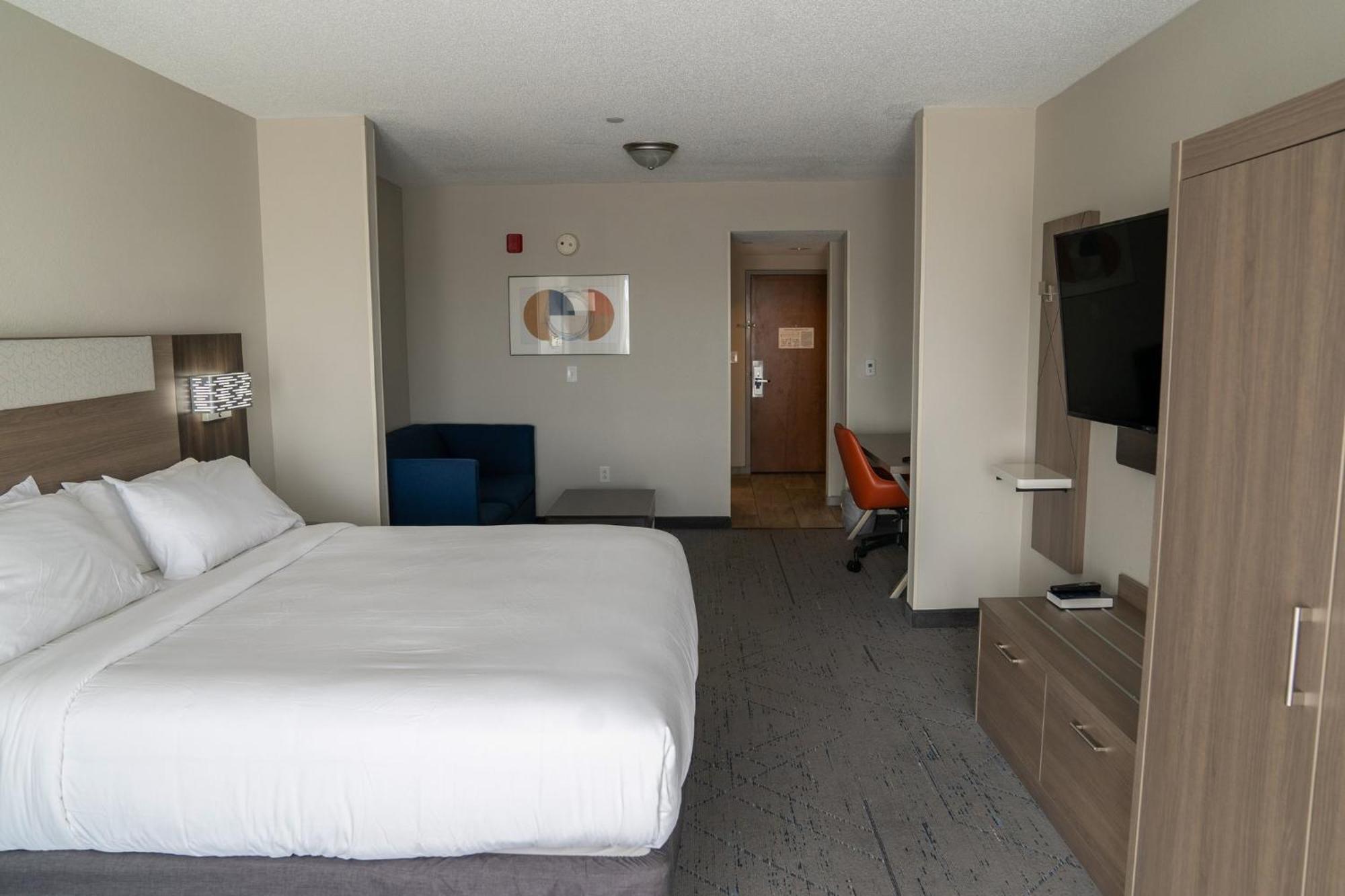 Holiday Inn Express Pembroke By Ihg Екстер'єр фото